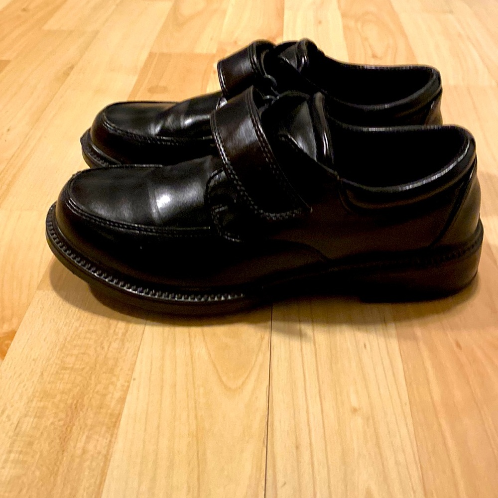 French Toast dress shoes. Size 3 black